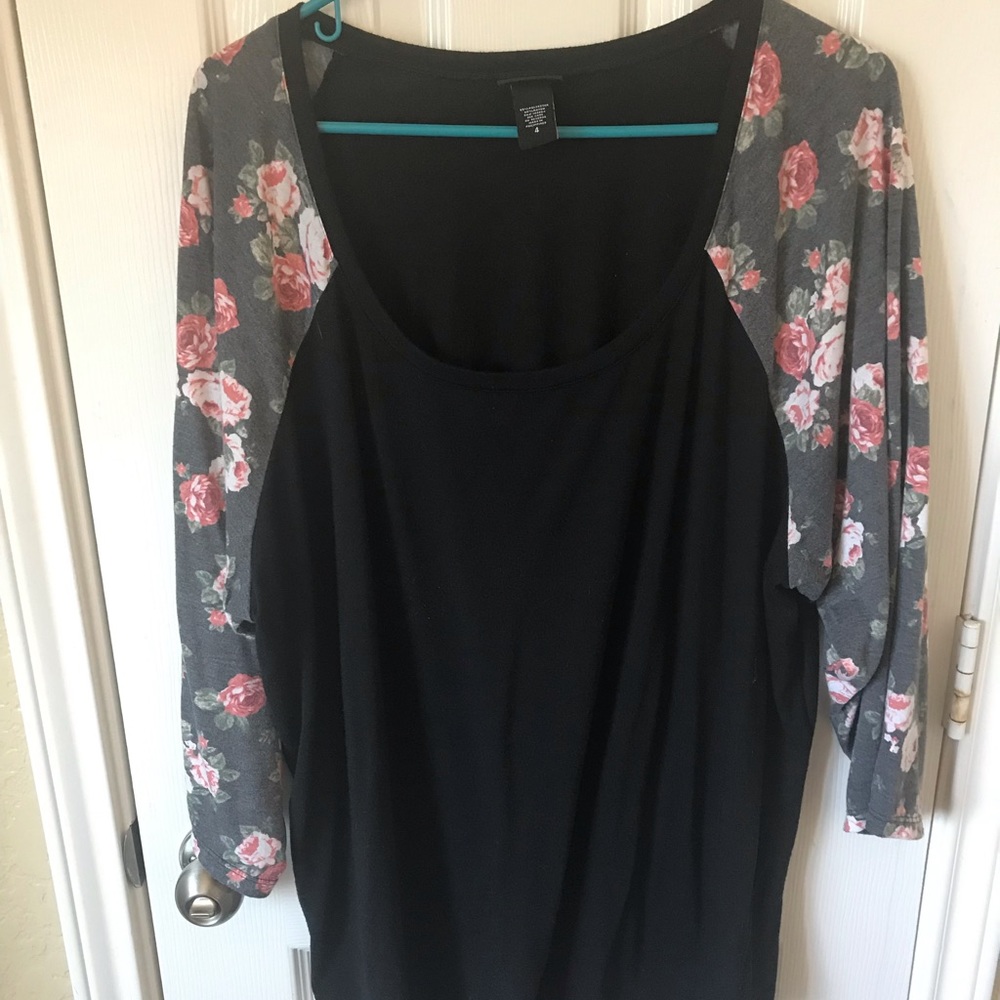 TORRID 4x Floral & Black Reglan Shirt